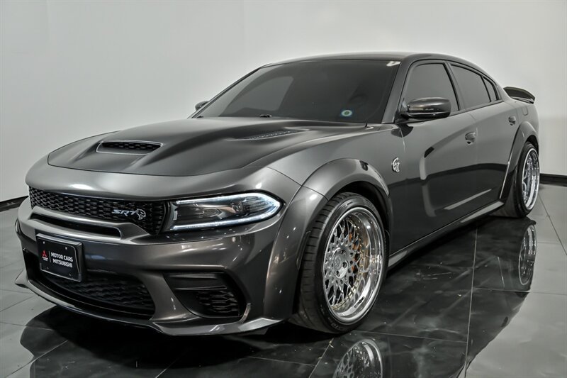 Used 2022 Dodge Charger SRT Hellcat w/ Carbon/Suede Interior Package RWD image 5