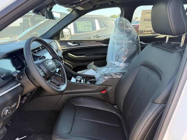 New 2026 Jeep Grand Cherokee L Limited w/ Limited Altitude Package AWD/4WD image 12