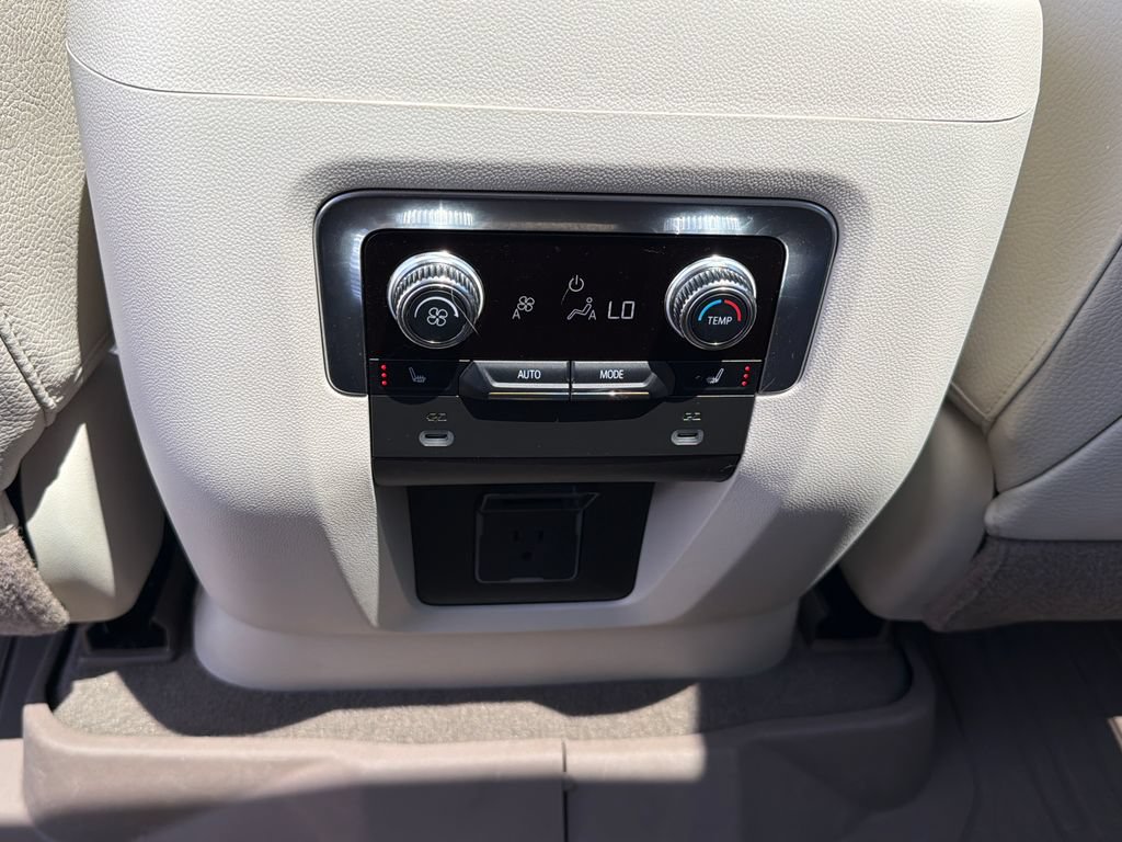 Used 2021 GMC Yukon XL Denali w/ LPO, Illumination Package AWD/4WD image 38