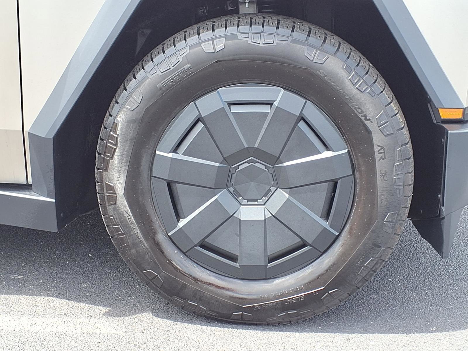 Used 2025 Tesla Cybertruck AWD Crew Cab image 34