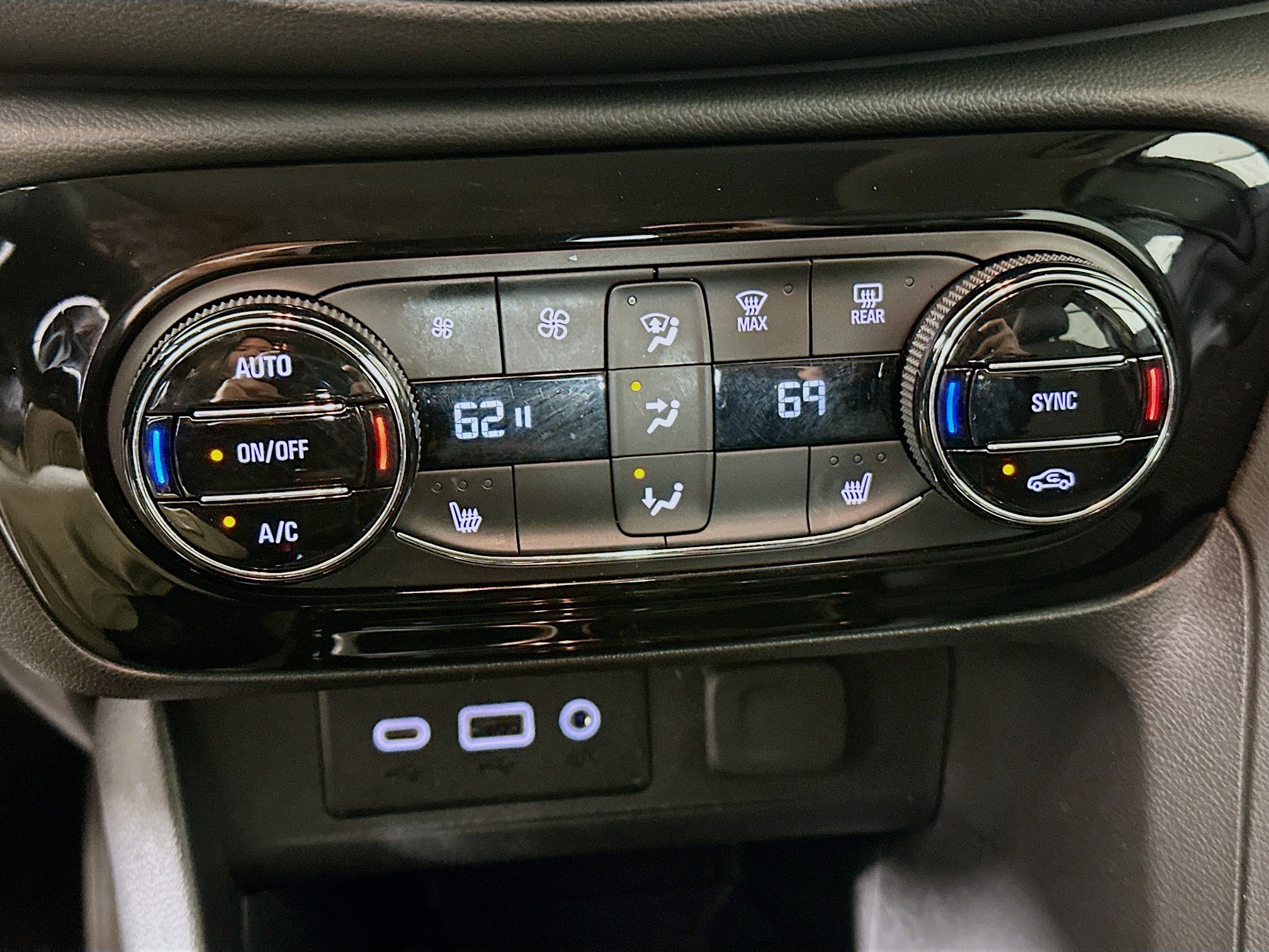 Used 2022 Buick Encore GX Select w/ Experience Buick Package image 22