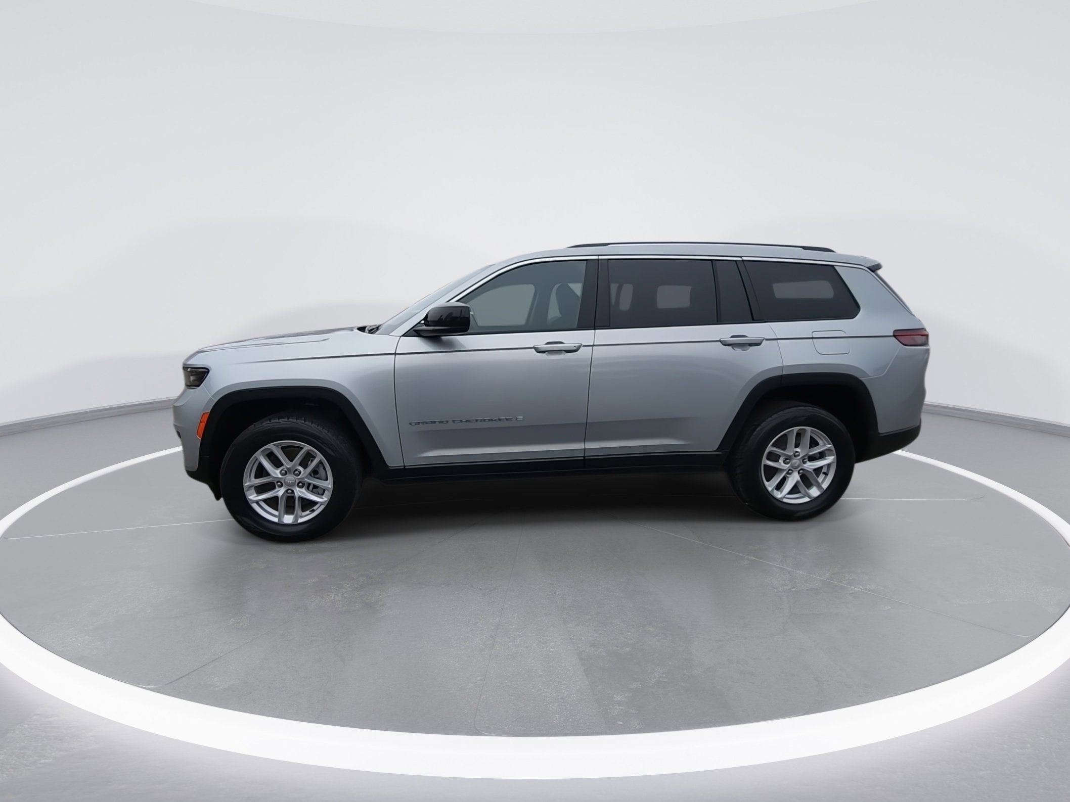 Certified 2023 Jeep Grand Cherokee L Laredo image 5