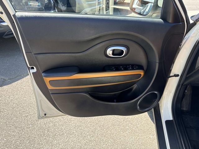 Used 2015 Kia Soul ! w/ Sun & Sound Package FWD image 13
