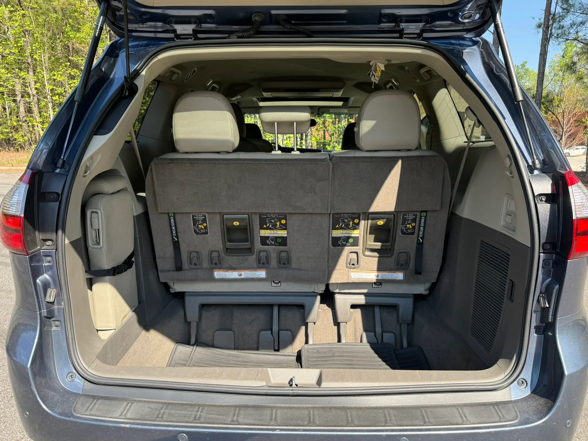 Used 2016 Toyota Sienna XLE Premium FWD image 21