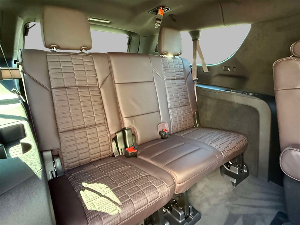 Used 2024 Cadillac Escalade ESV Sport Platinum w/ LPO, ONYX Package image 17