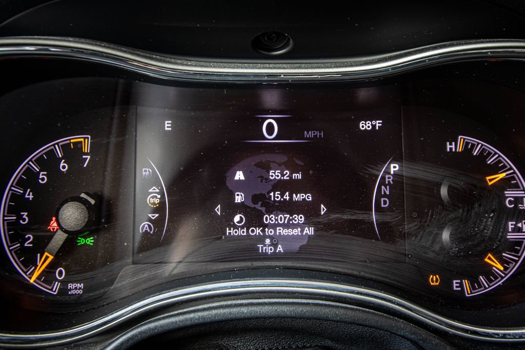 Used 2020 Jeep Grand Cherokee Limited image 38