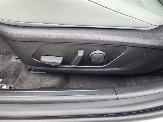 New 2025 Hyundai Elantra Limited image 18