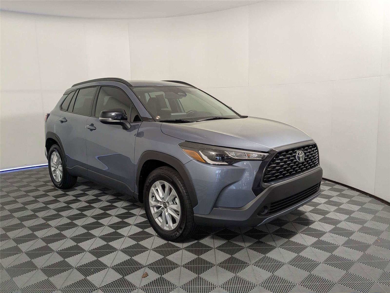 Certified 2025 Toyota Corolla Cross LE image 3