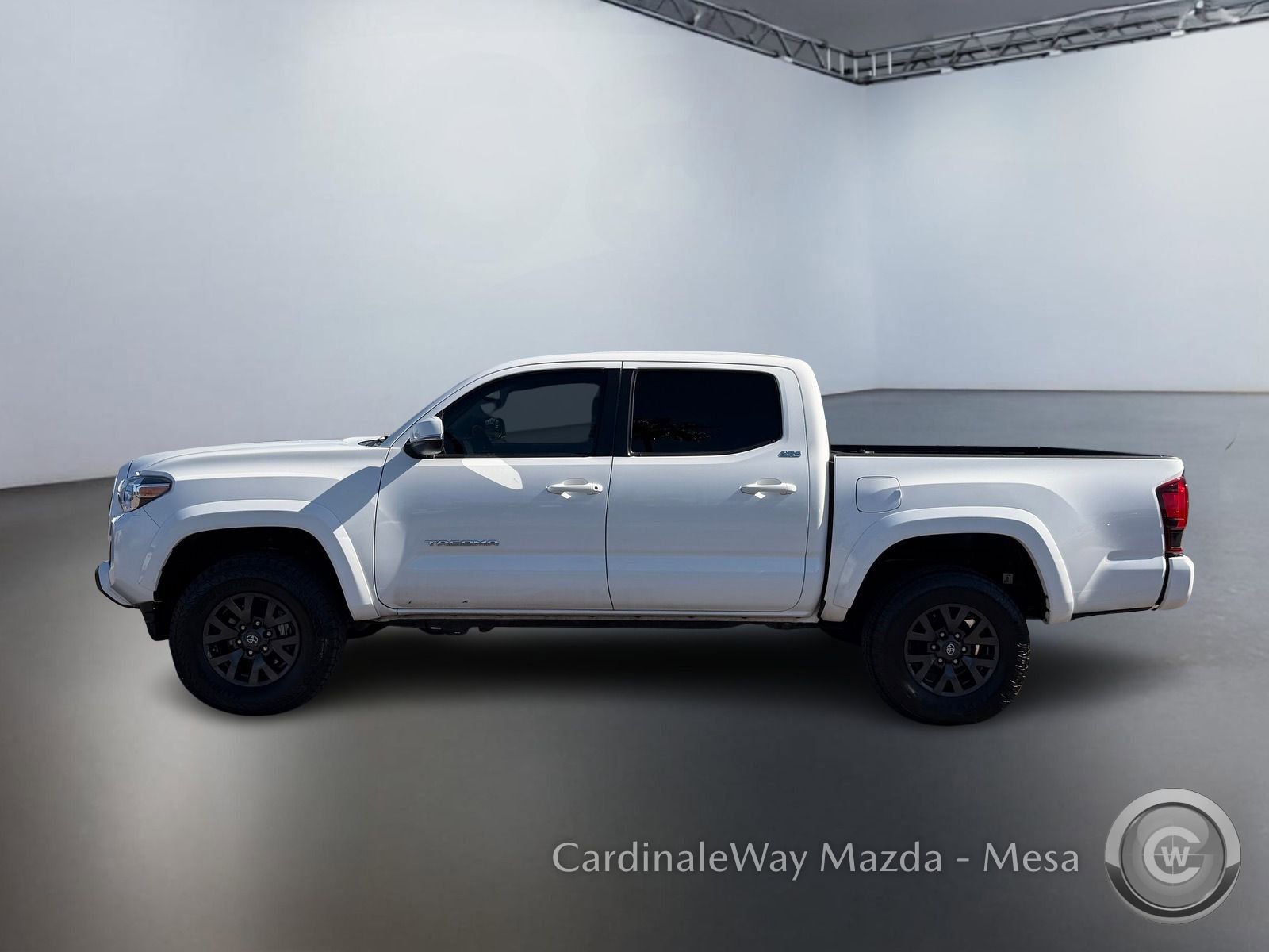 Used 2022 Toyota Tacoma SR5 w/ Technology Package image 9