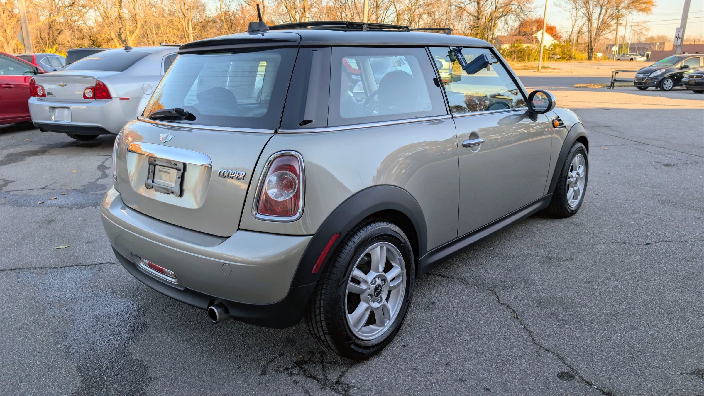 Used 2011 MINI Cooper Hardtop image 5