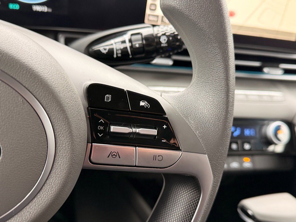 Used 2024 Hyundai Elantra Blue image 15