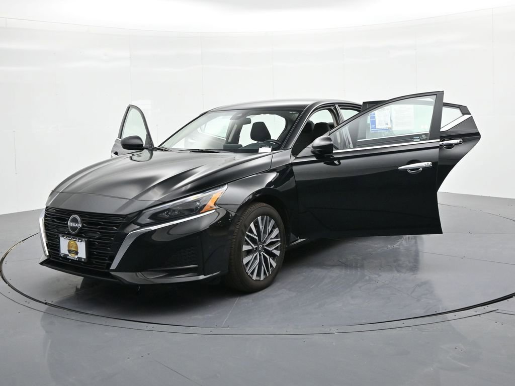 Used 2025 Nissan Altima 2.5 SV image 27