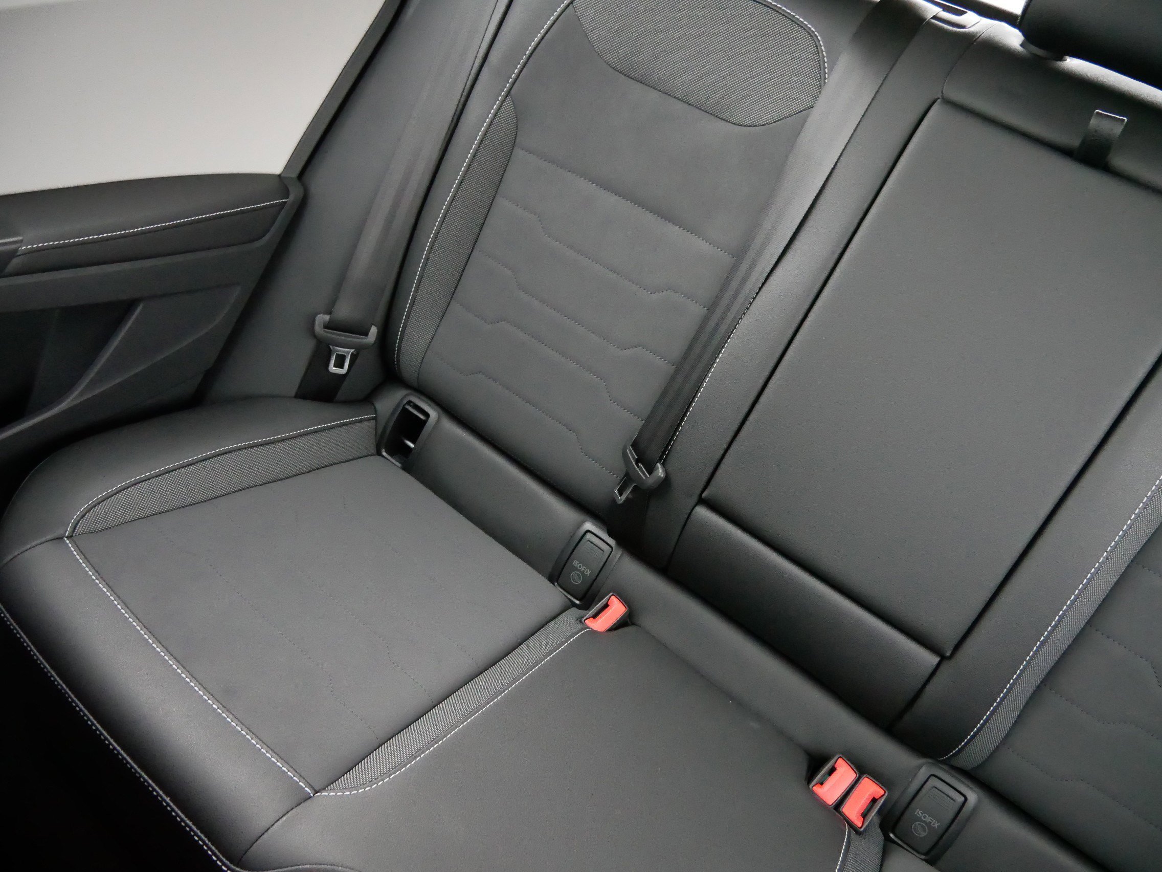 Certified 2025 Volkswagen Taos SE image 12