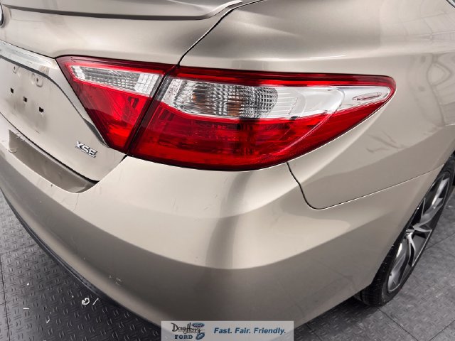 Used 2016 Toyota Camry XSE FWD image 13