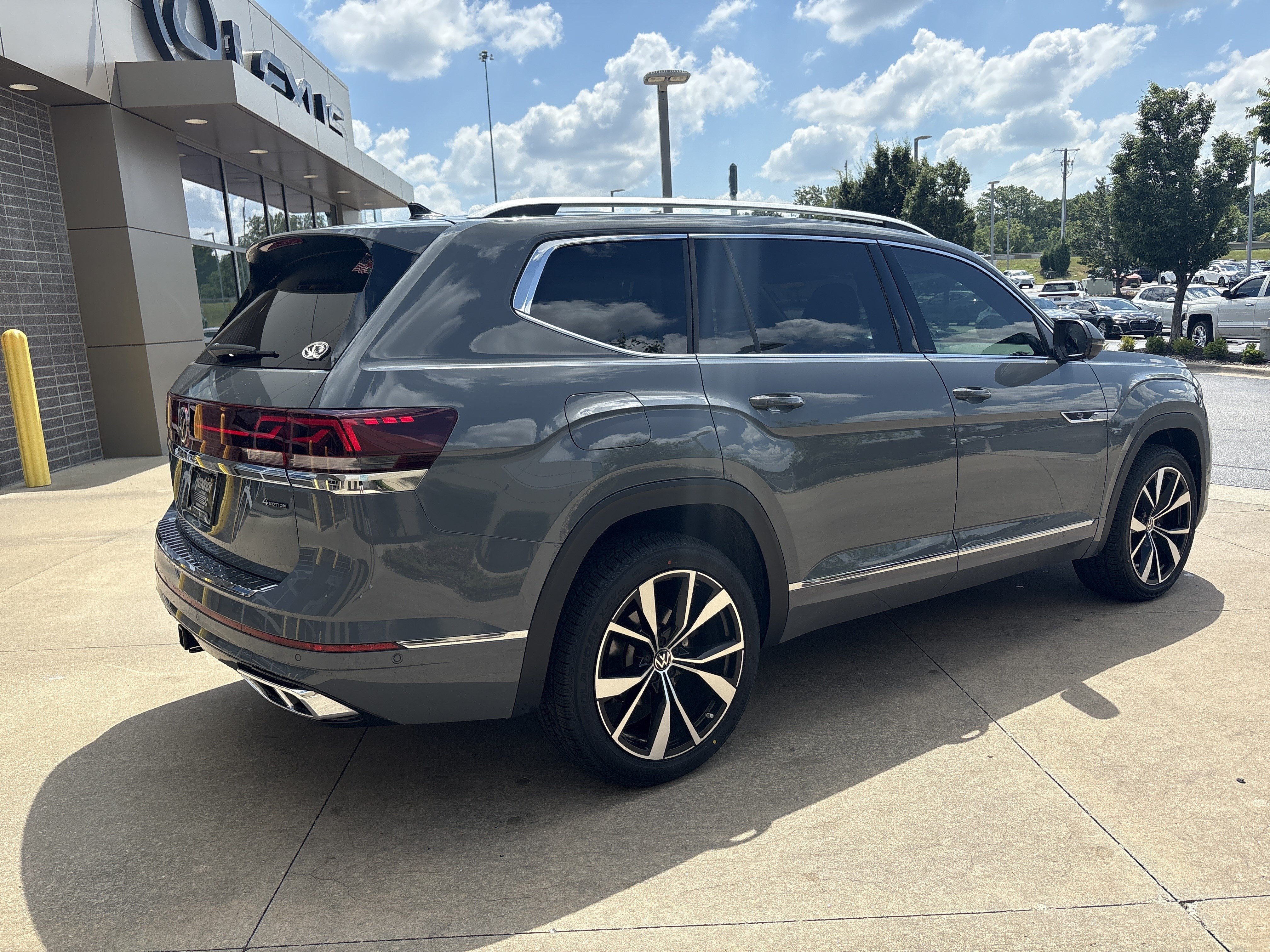 Used 2025 Volkswagen Atlas SEL Premium R-Line AWD/4WD image 10