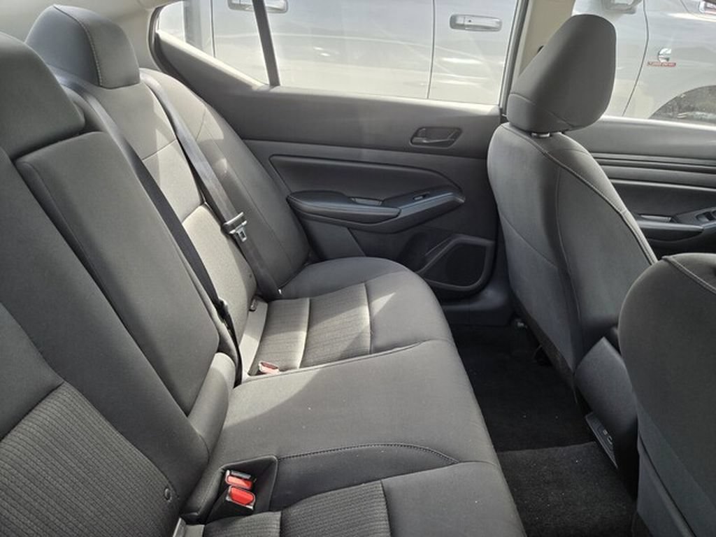 Used 2025 Nissan Altima 2.5 SV FWD image 6