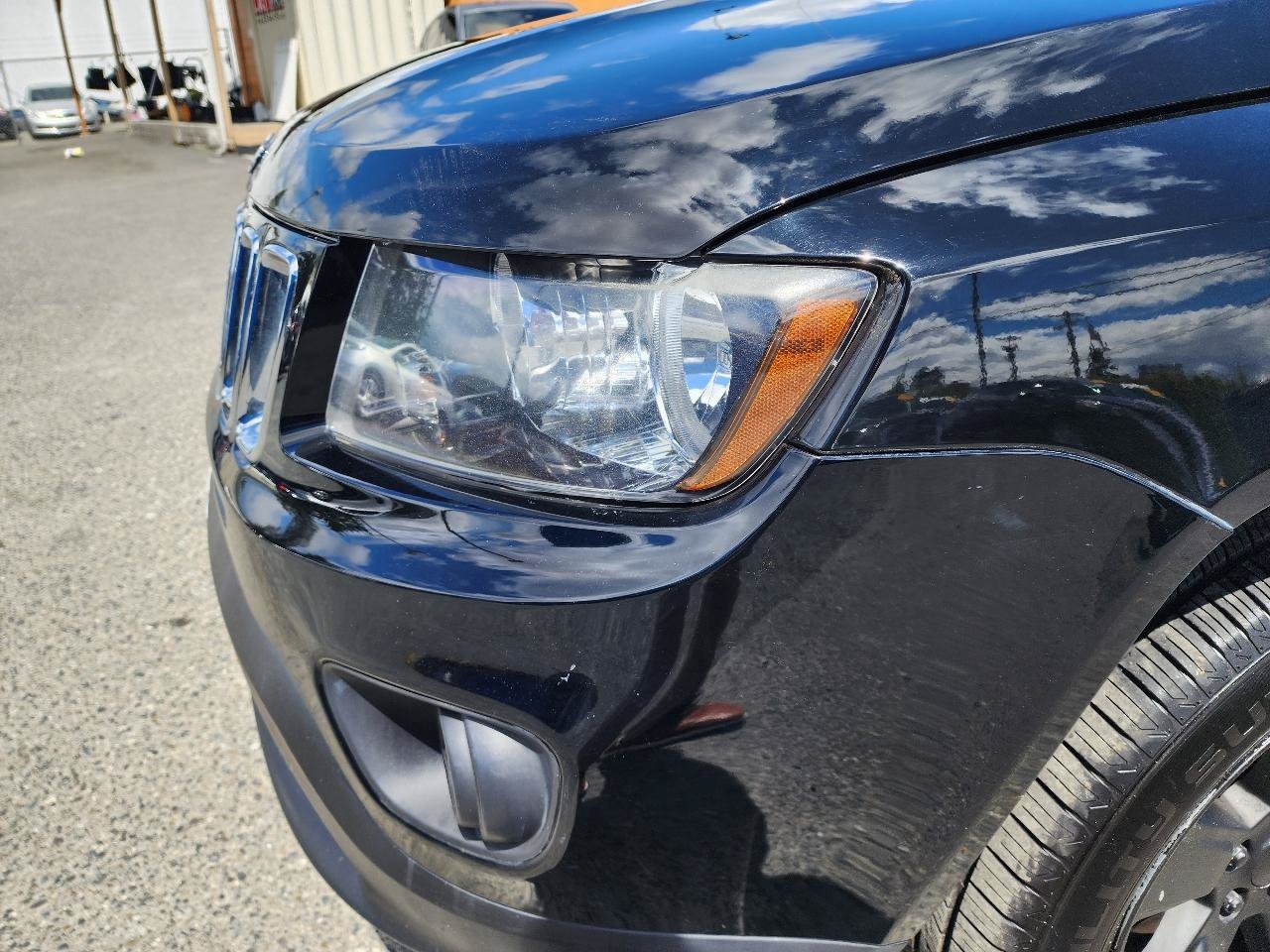 Used 2015 Jeep Compass Latitude FWD image 33