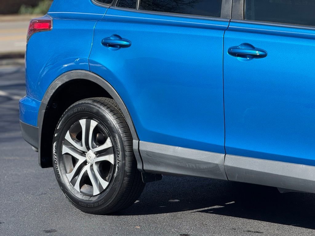 Used 2017 Toyota RAV4 LE image 10