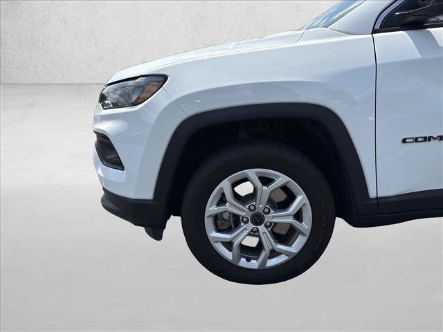 Used 2025 Jeep Compass Latitude AWD/4WD image 25