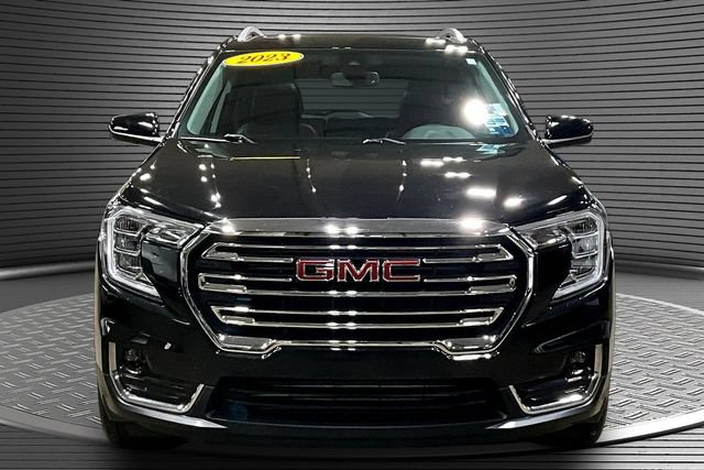 Used 2023 GMC Terrain SLT w/ Infotainment Package II FWD image 2