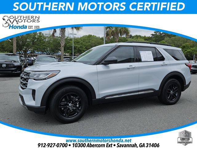 Used 2025 Ford Explorer Active AWD/4WD image 1