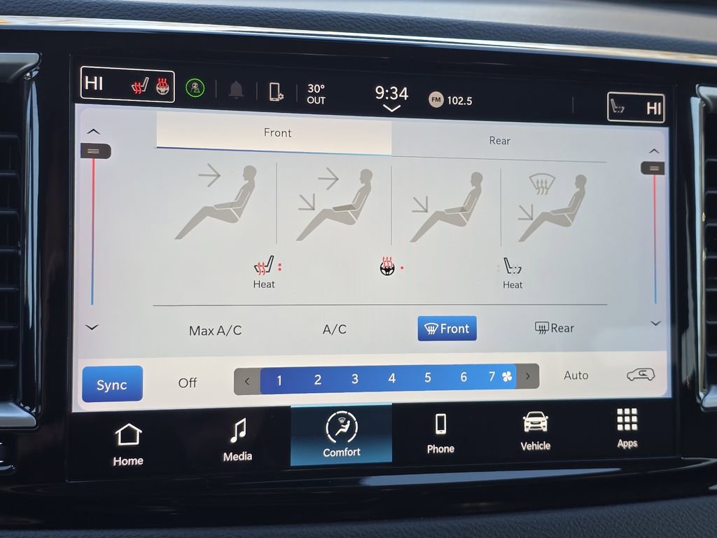 Used 2024 Chrysler Pacifica Touring-L image 16