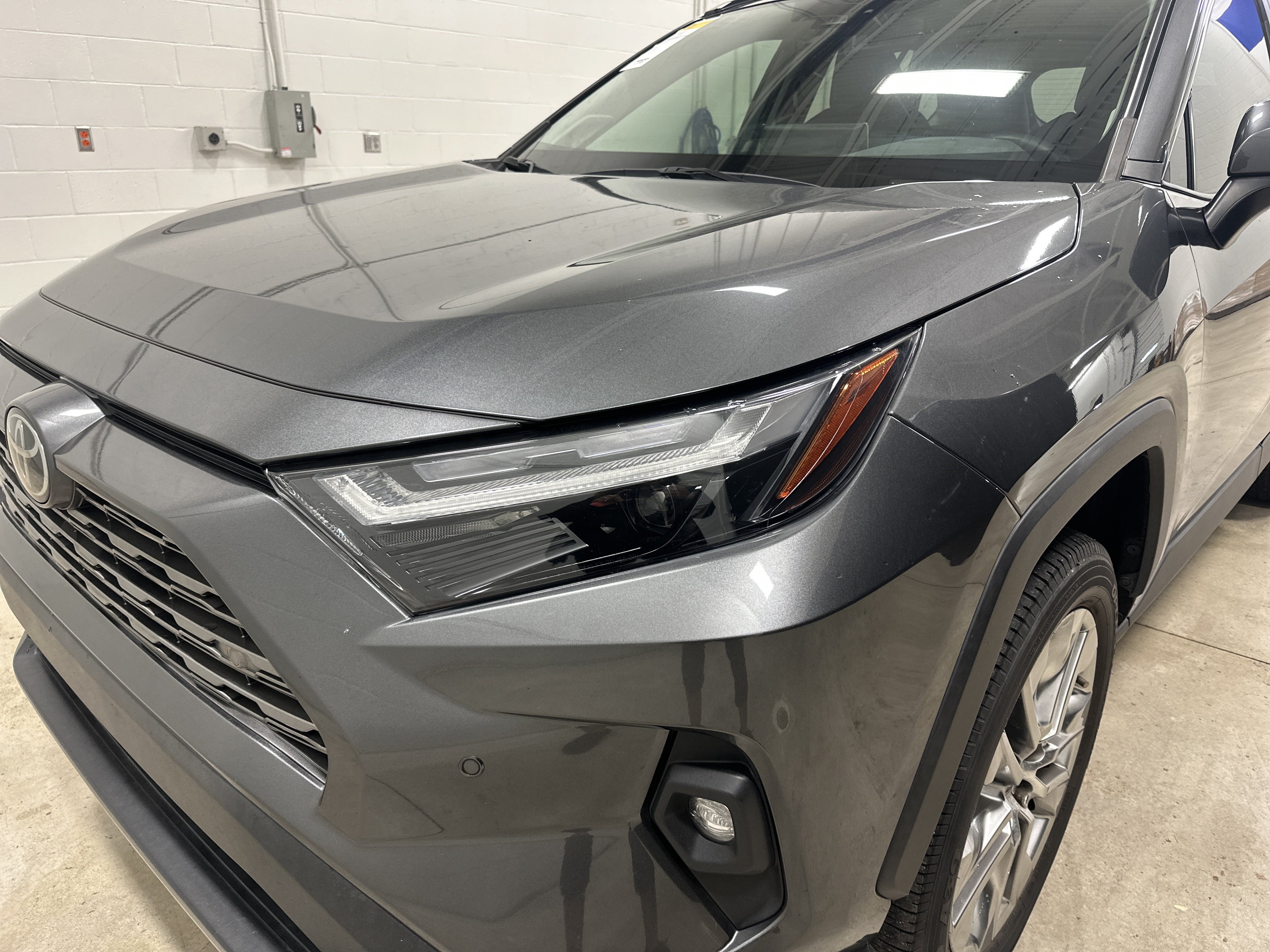 Used 2022 Toyota RAV4 Limited w/ Limited Grade Weather Package AWD/4WD image 6
