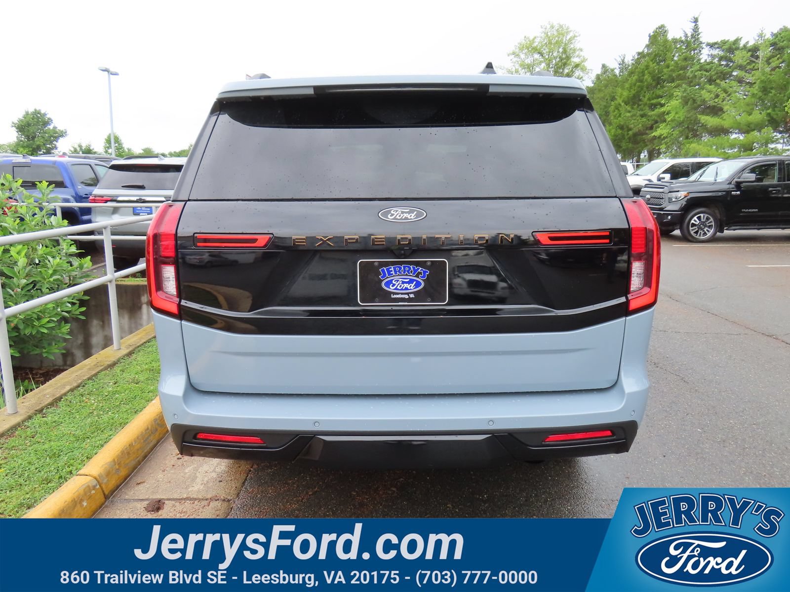 Used 2025 Ford Expedition Tremor AWD/4WD image 6