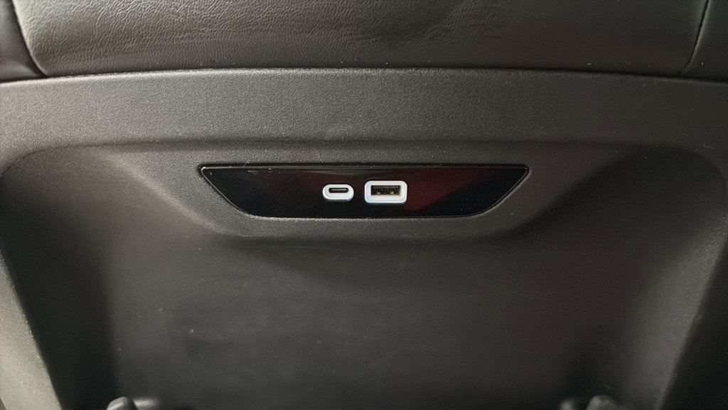 Used 2024 Chrysler Pacifica Touring-L FWD image 37