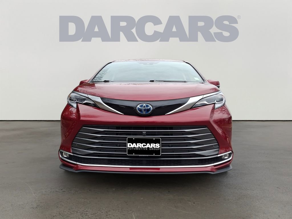 Used 2022 Toyota Sienna Platinum image 2