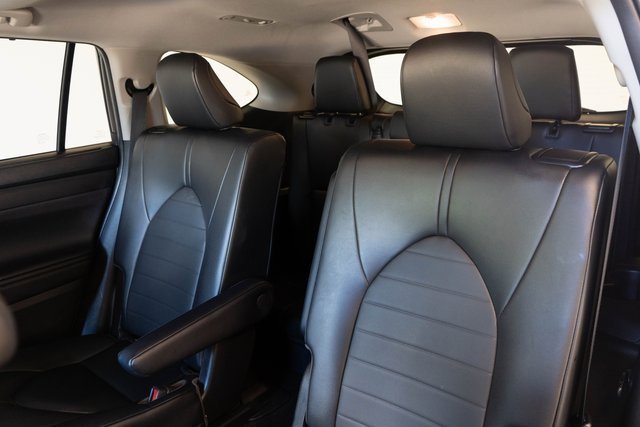 Used 2023 Toyota Highlander XLE image 17
