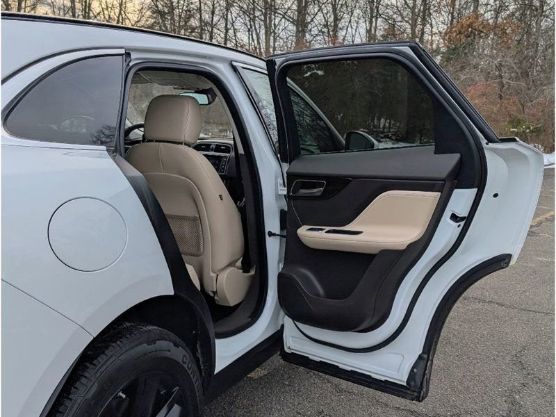 Used 2018 Jaguar F-PACE Prestige image 12