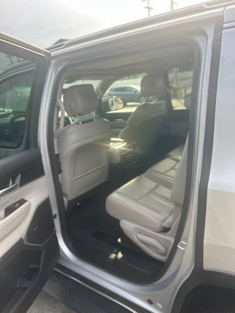 Used 2024 Jeep Wagoneer 4WD w/ Premium Group I image 31