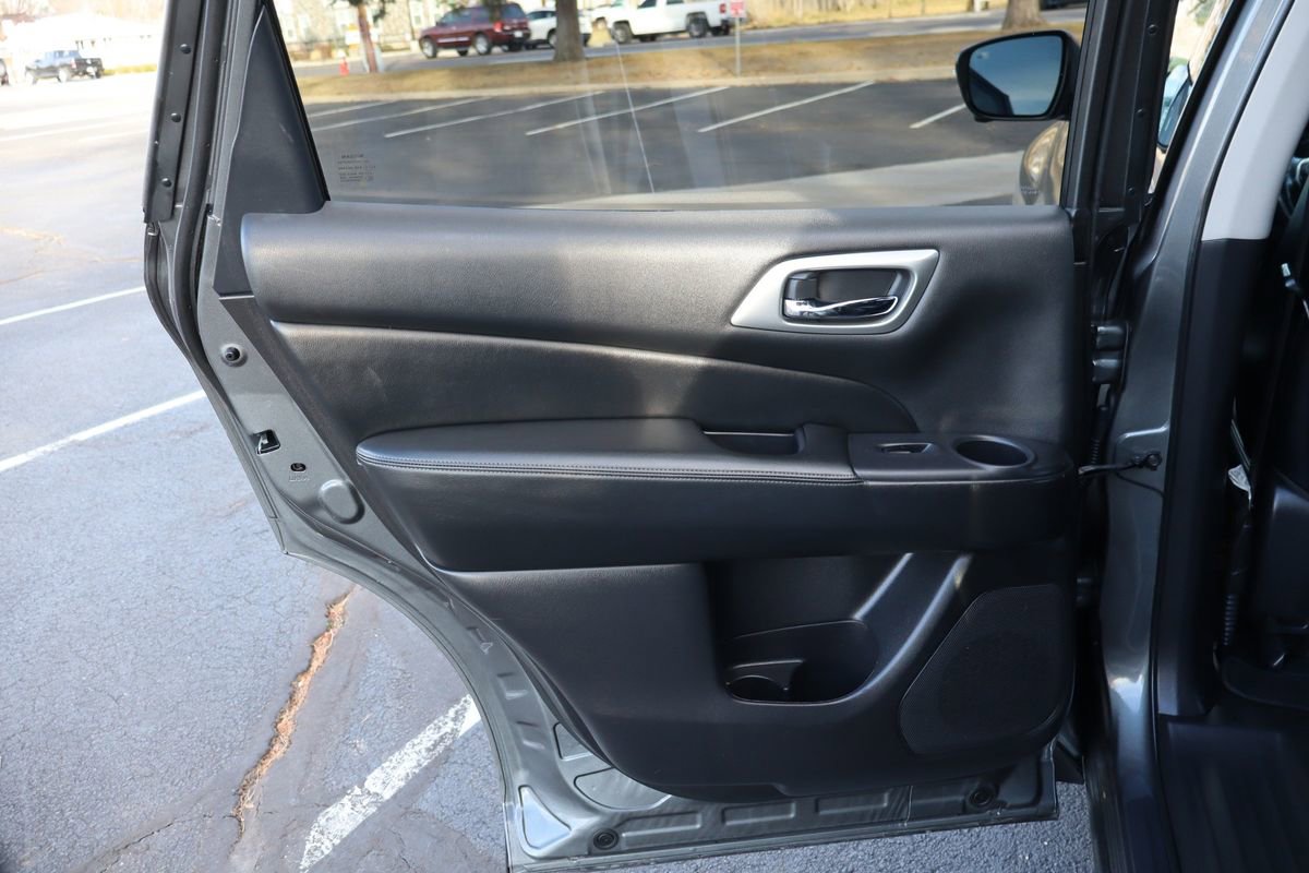 Used 2019 Nissan Pathfinder SL AWD/4WD image 26