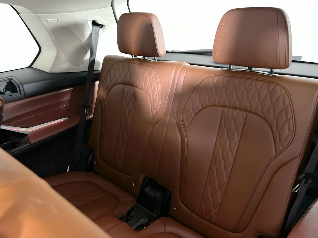 Used 2023 BMW X7 xDrive40i w/ Premium Package image 25