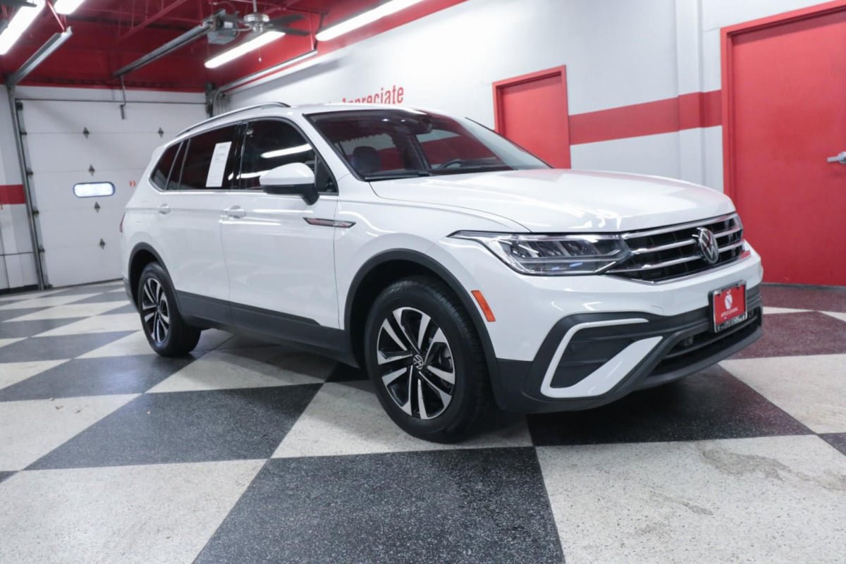 Used 2024 Volkswagen Tiguan S w/ MDO Package, Three-Row FWD image 2