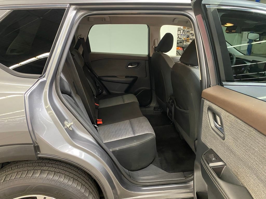 Used 2023 Nissan Rogue SV image 11