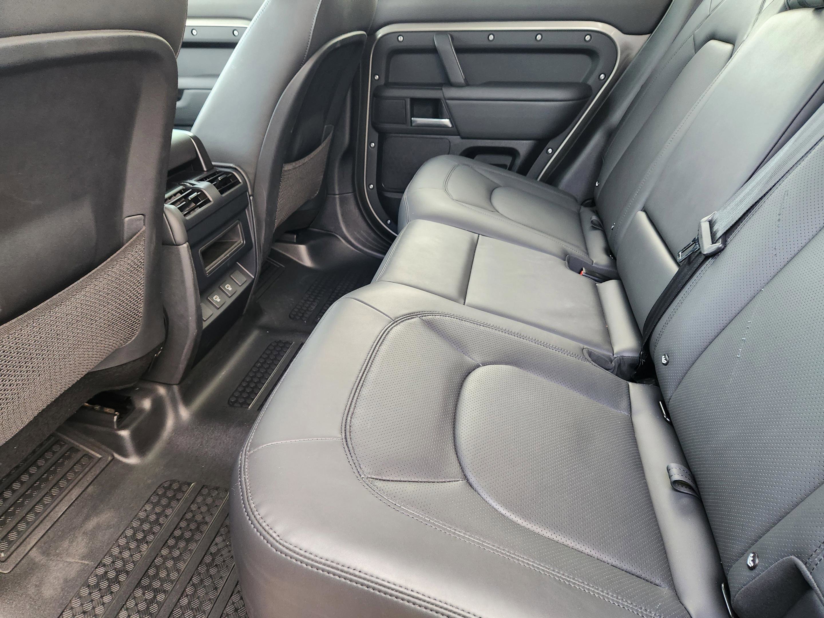 Certified 2025 Land Rover Defender 110 S image 32