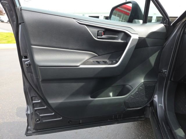 Used 2025 Toyota RAV4 LE AWD/4WD image 10