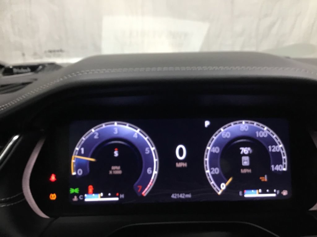 Used 2024 Jeep Grand Cherokee Overland w/ Luxury Tech Group IV AWD/4WD image 46