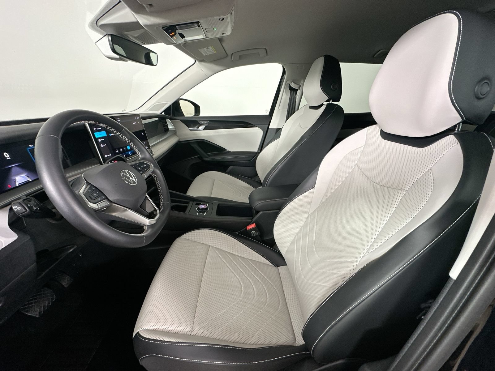 Certified 2025 Volkswagen Tiguan SE AWD/4WD image 31