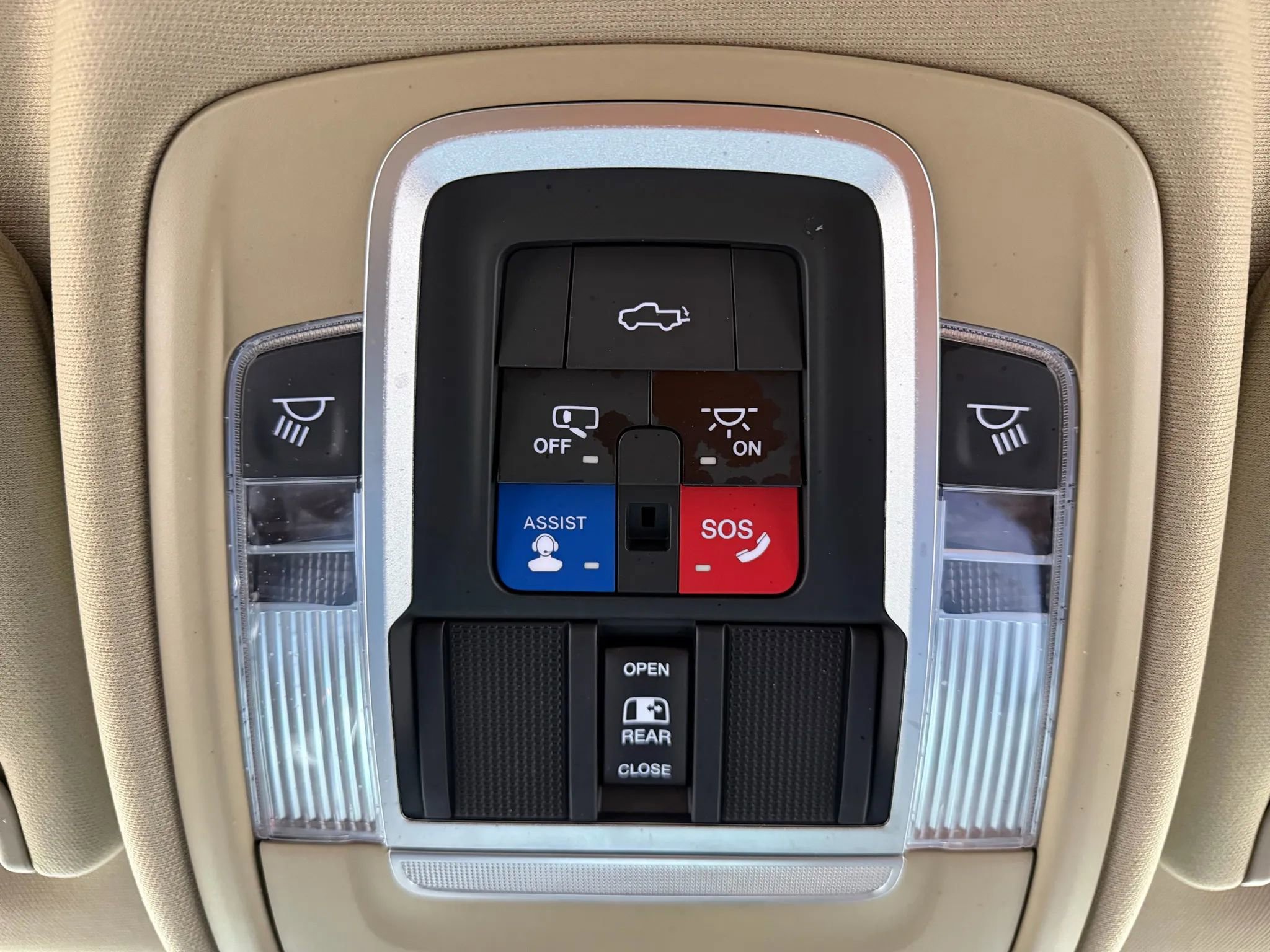 Used 2020 RAM 3500 Laramie image 30