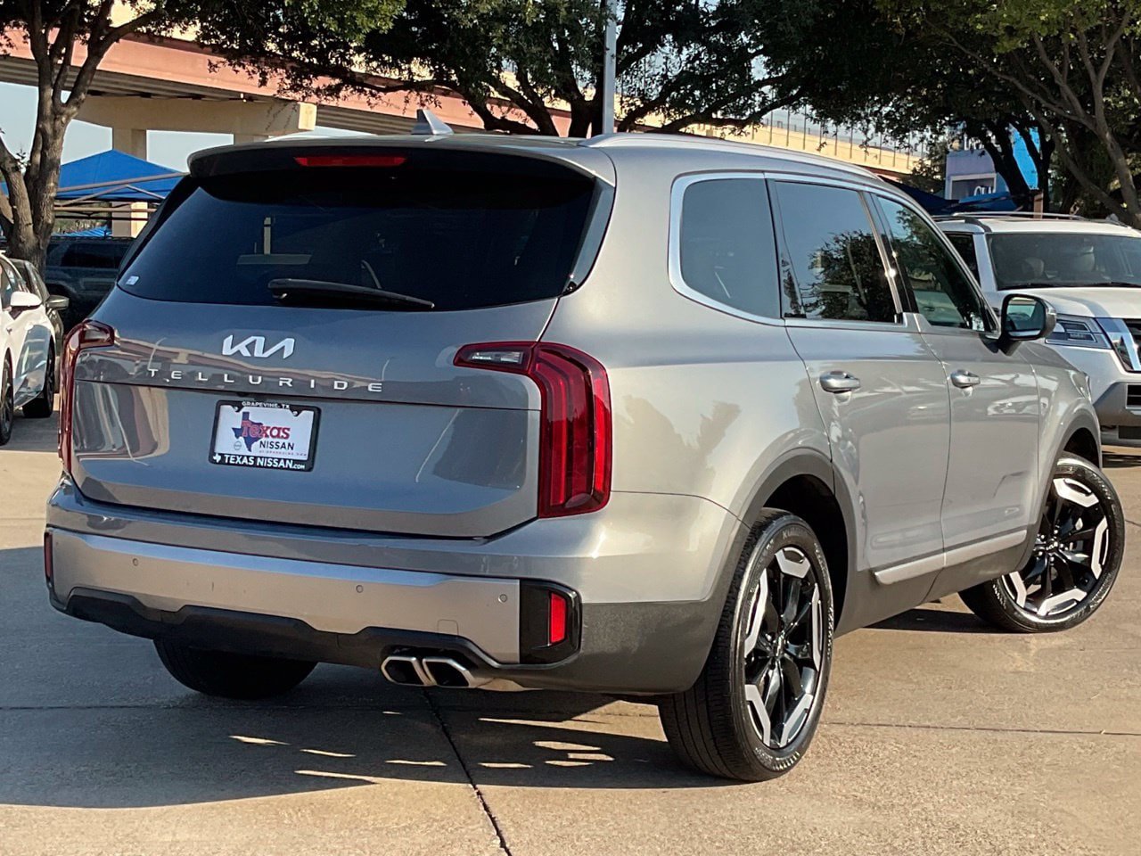 Used 2025 Kia Telluride S FWD image 5