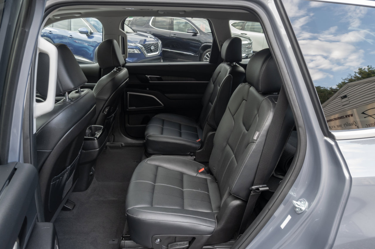 Used 2024 Kia Telluride EX w/ EX Captain's Chair Package image 18