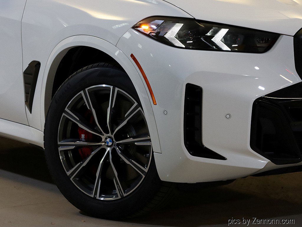 Used 2026 BMW X5 xDrive50e w/ M Sport Package image 3