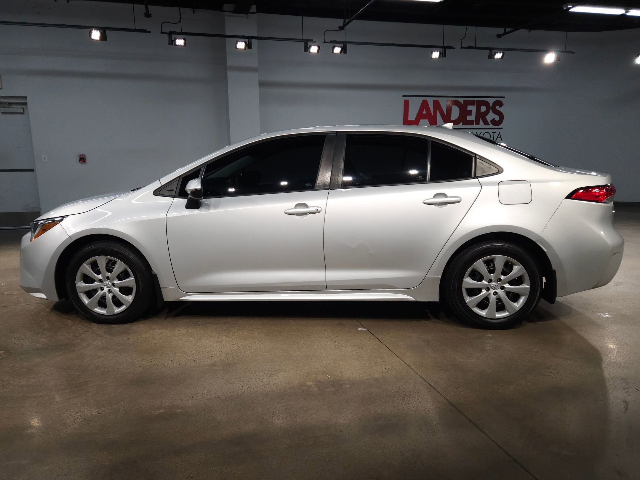 Used 2022 Toyota Corolla LE image 4