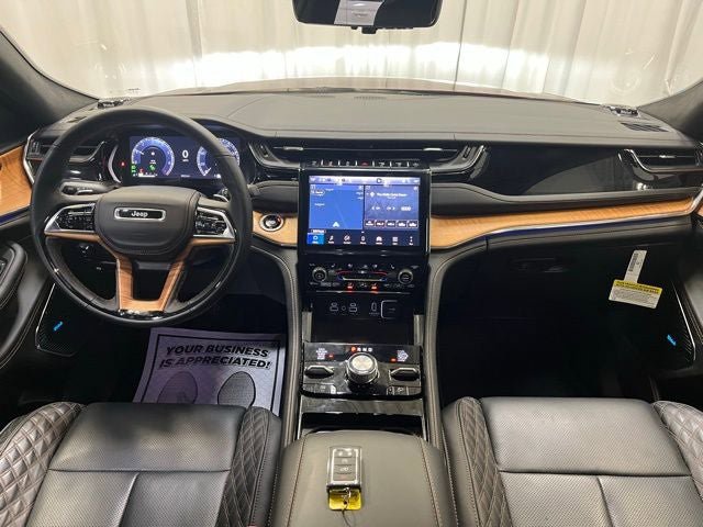 New 2025 Jeep Grand Cherokee L Summit AWD/4WD image 5
