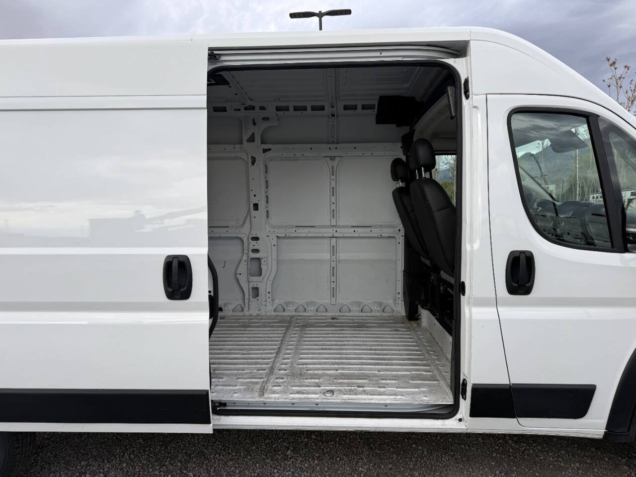 Used 2025 RAM ProMaster 2500 w/ Convenience Group FWD image 23