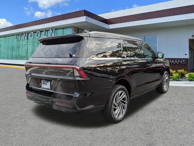 New 2026 Lincoln Navigator Reserve image 4