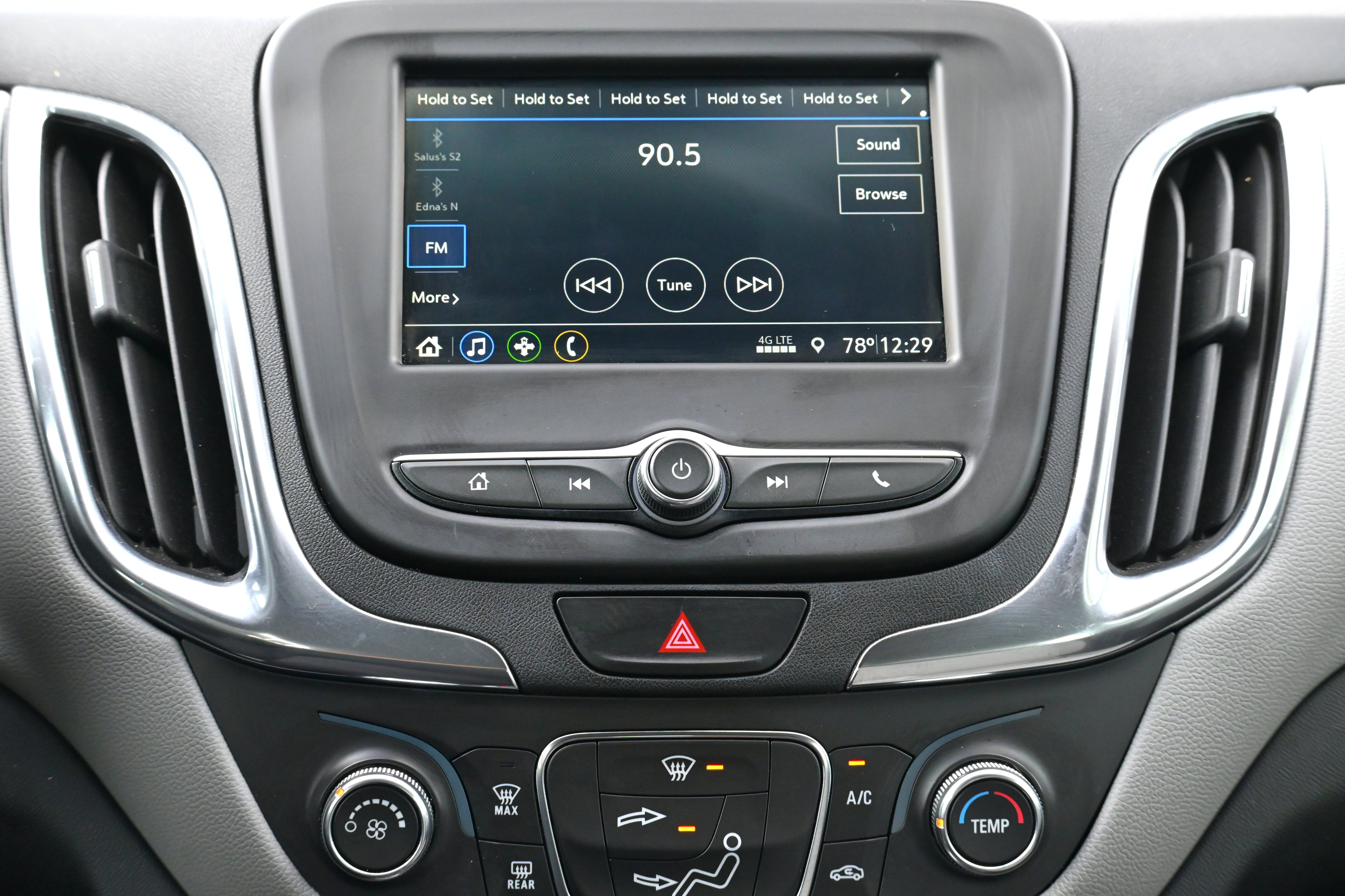 Used 2019 Chevrolet Equinox LS image 13